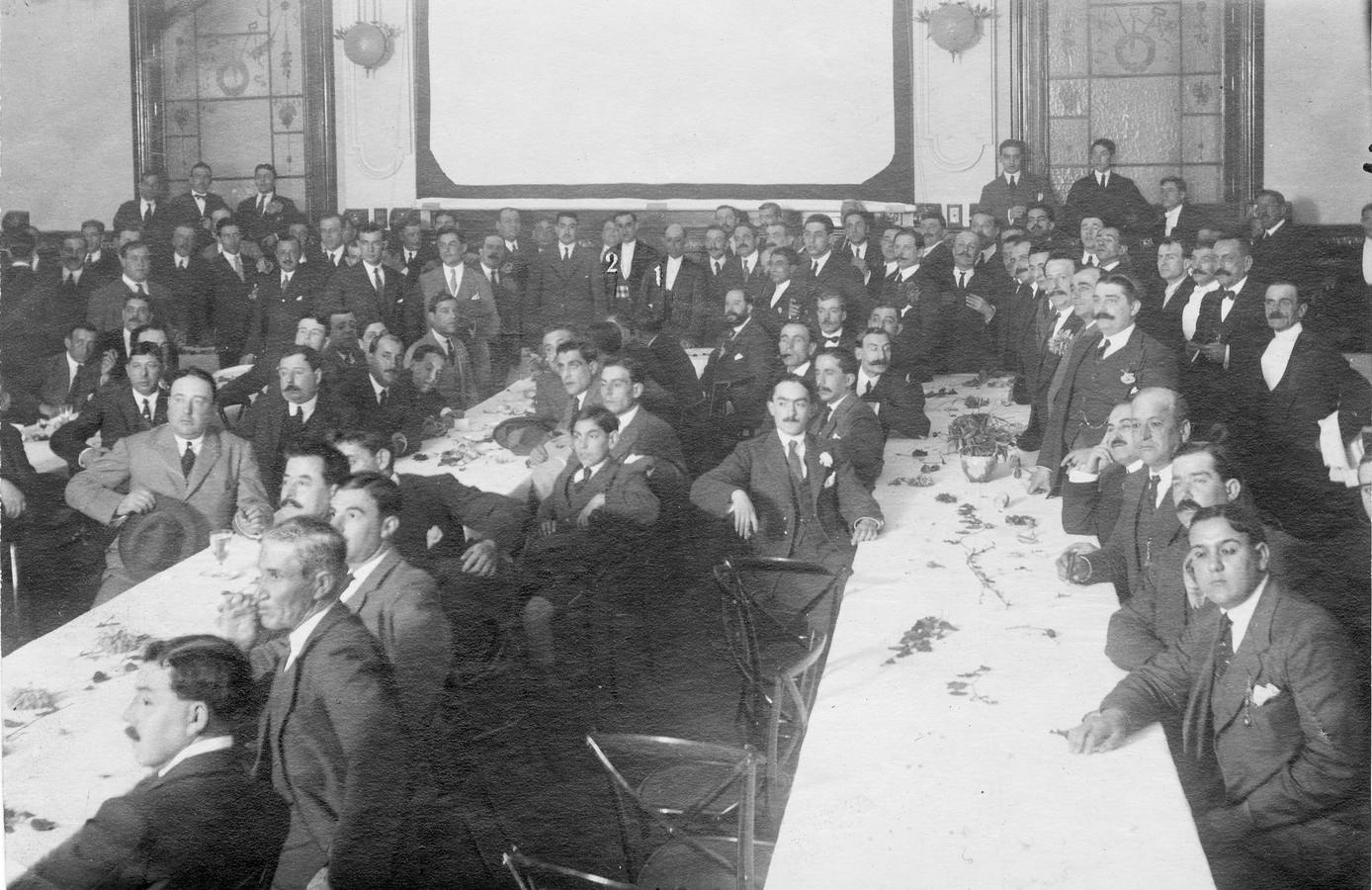 Rafael Gómez y Joselito «El Gallo» presiden un banquete en su honor en Sevilla 1916