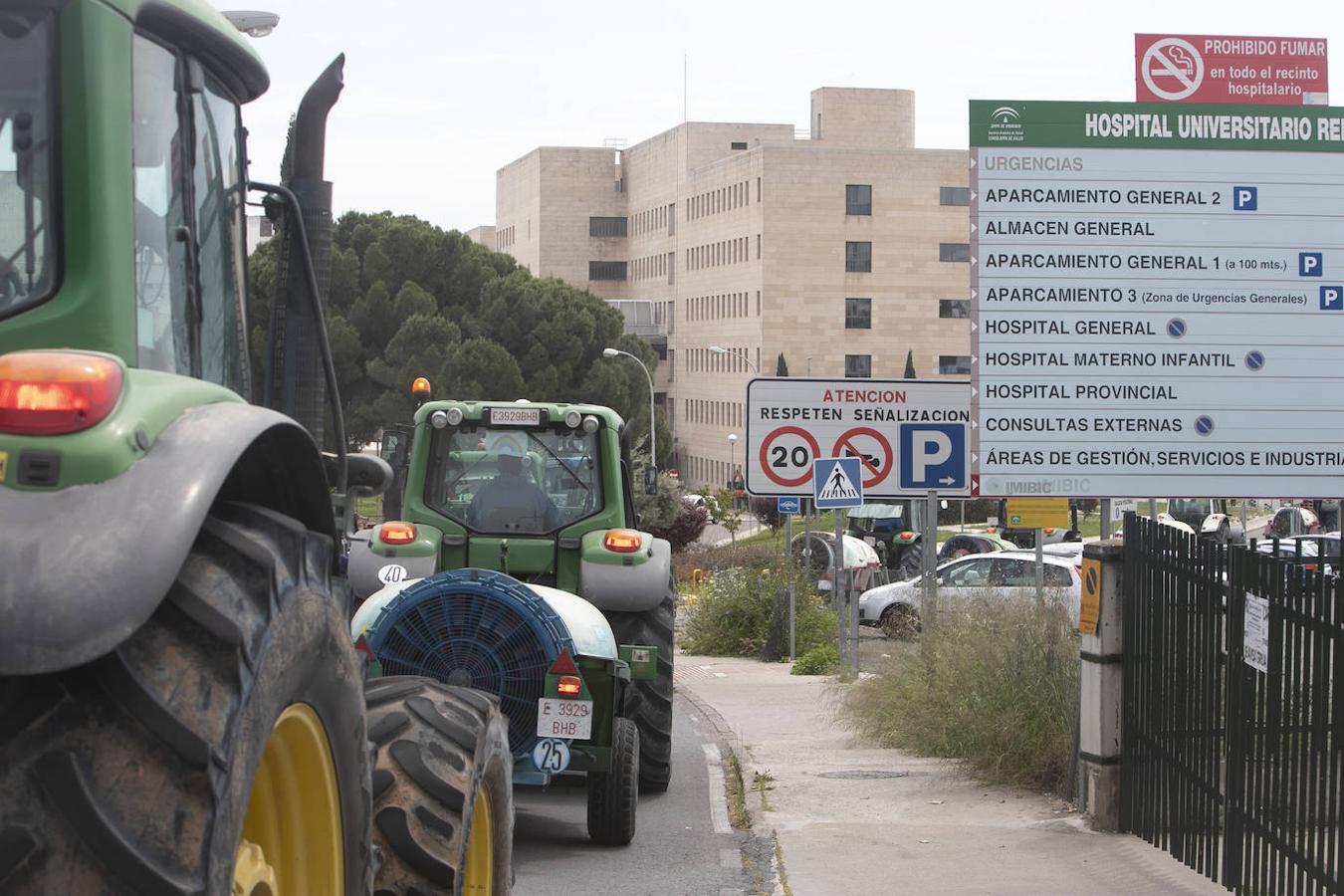 El homenaje de los agricultores a los sanitarios de Córdoba, en imágenes