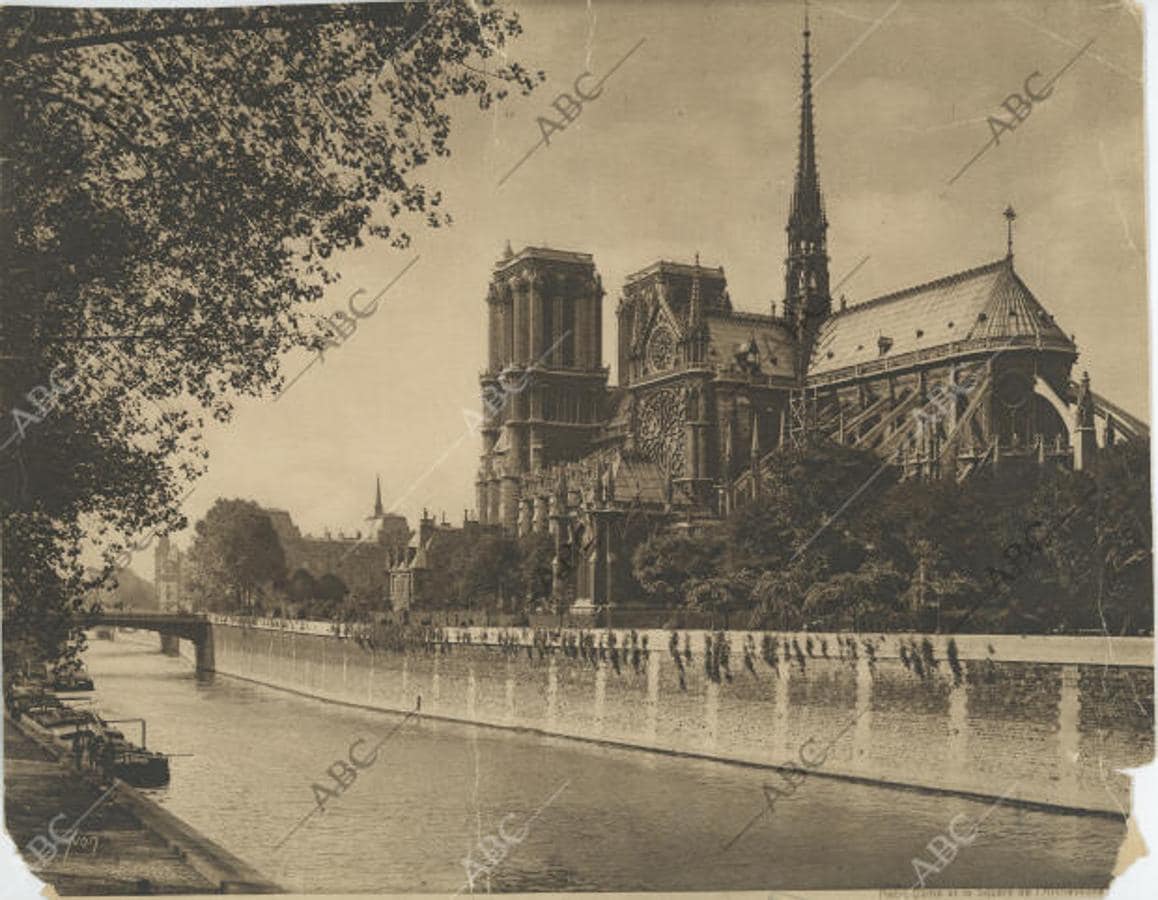 La majestuosa Notre Dame hace un siglo