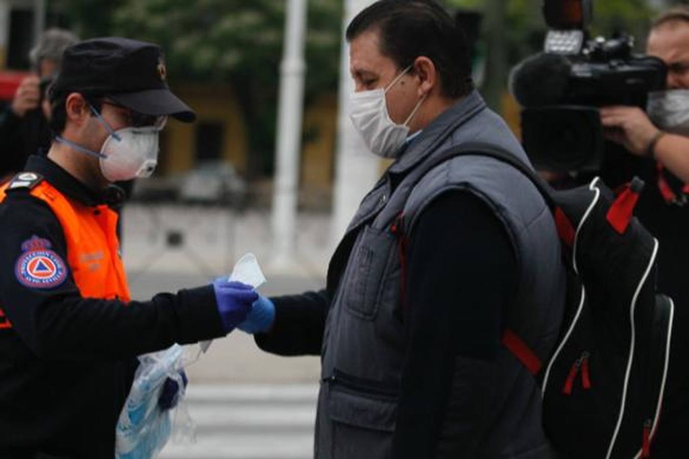 Así está siendo el reparto de mascarillas en Sevilla para combatir el coronavirus