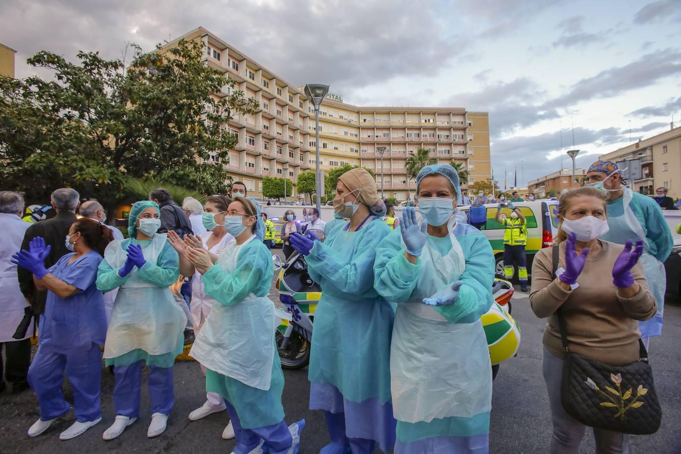 Aplausos al esfuerzo en el Hospital Virgen del Rocío