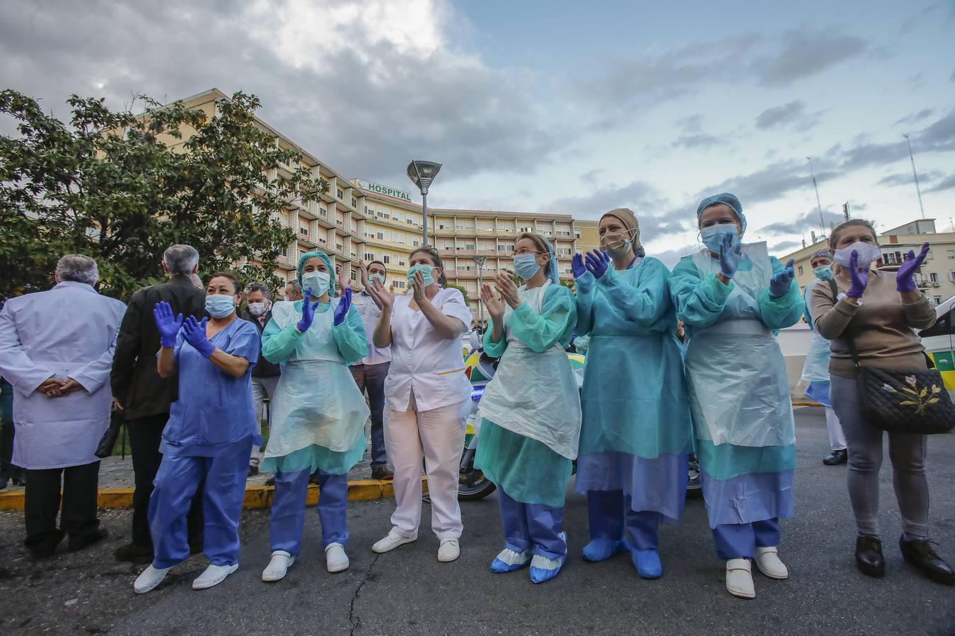 Aplausos al esfuerzo en el Hospital Virgen del Rocío