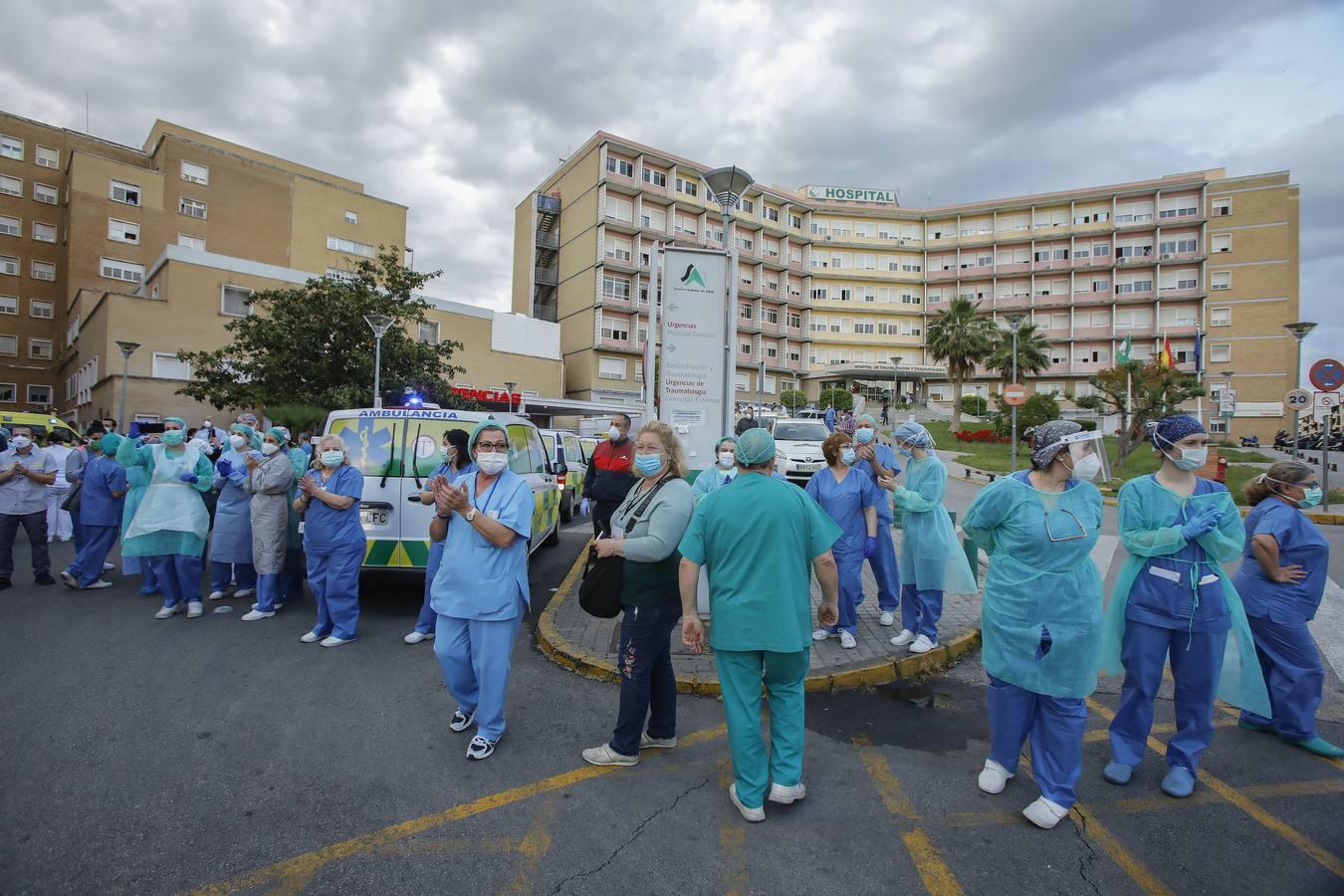 Aplausos al esfuerzo en el Hospital Virgen del Rocío