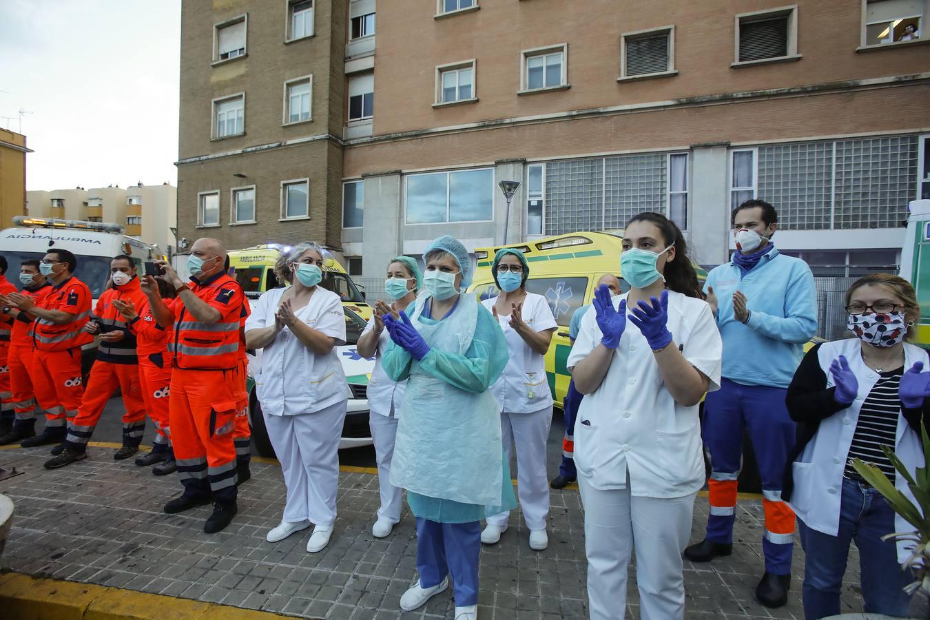 Aplausos al esfuerzo en el Hospital Virgen del Rocío