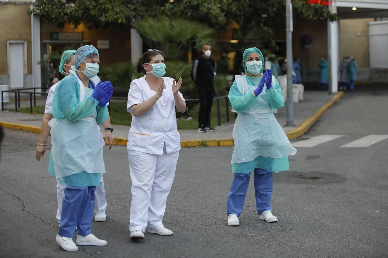 Aplausos al esfuerzo en el Hospital Virgen del Rocío