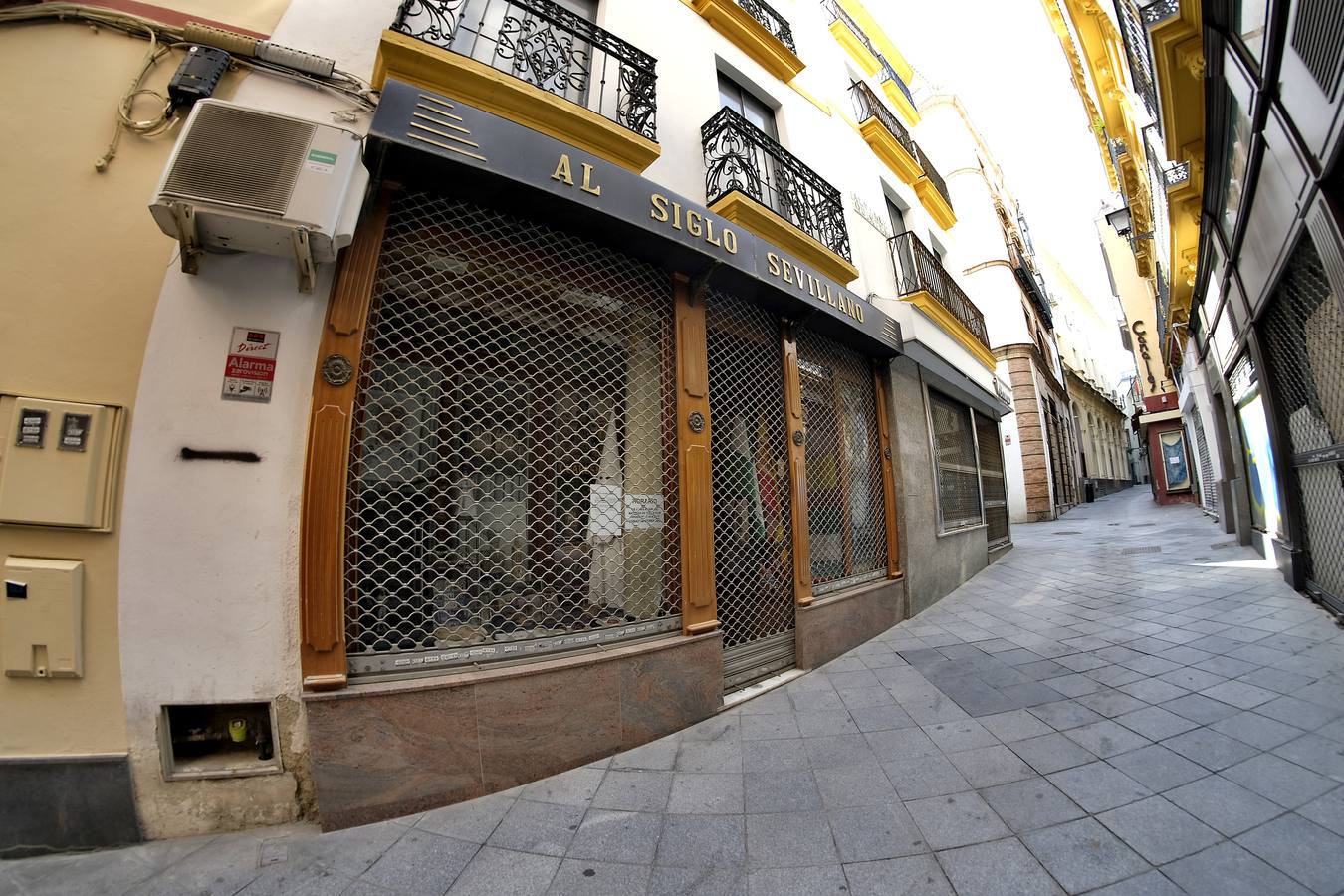 Coronavirus en Sevilla: bares y comercios tradicionales cerrados por el confinamiento