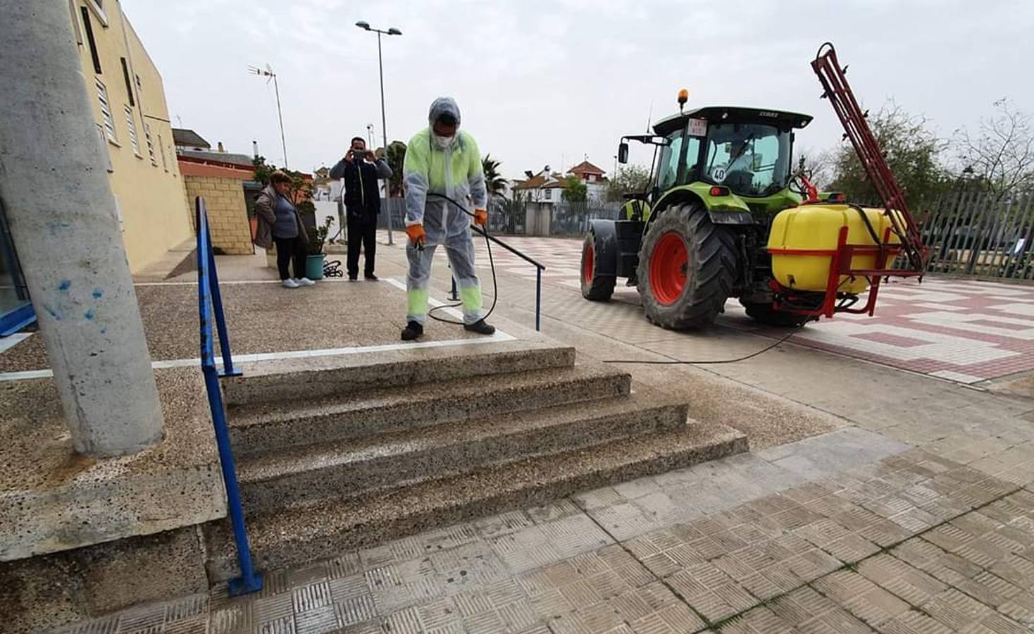 Coronavirus en Sevilla: Isla Mayor, limpieza y desinfección constante