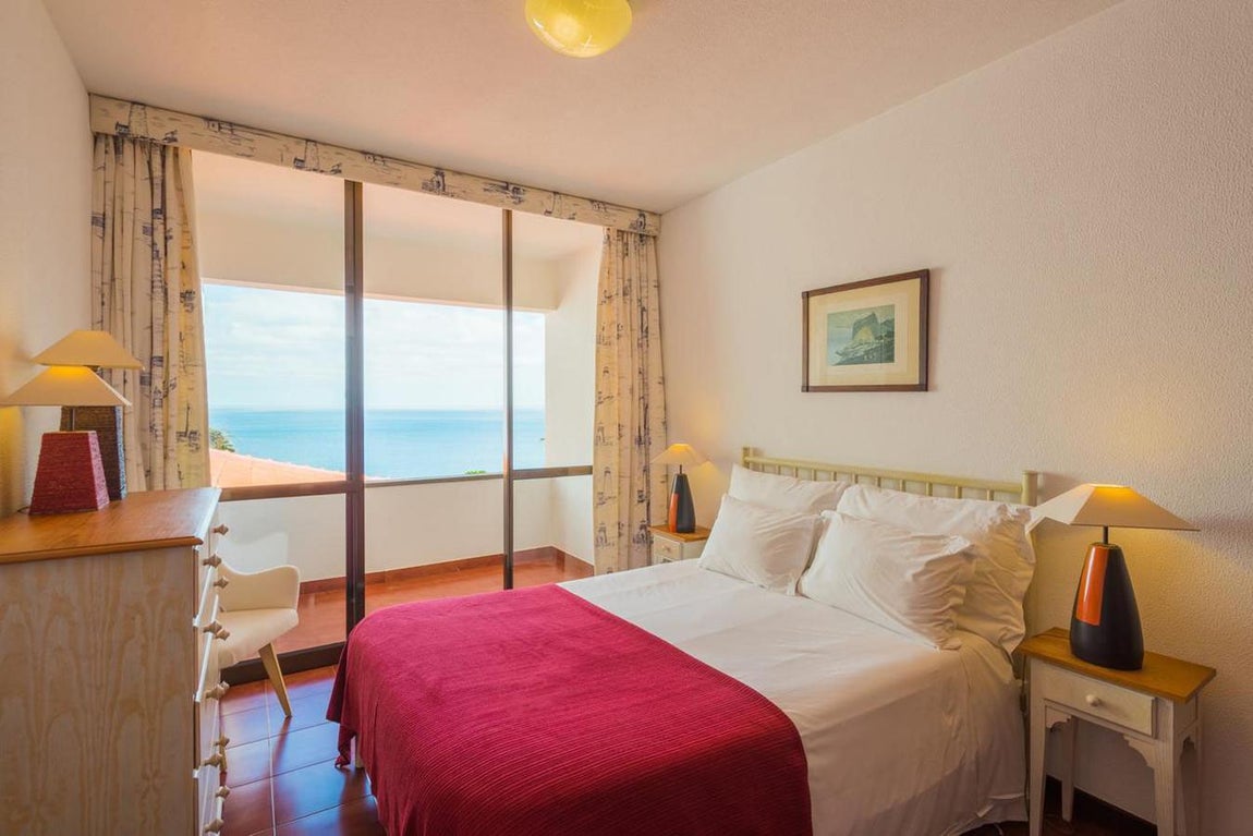 Vistas envidiables. Los dormitorios no son tan espaciosos en comparación con los de sus otras residencias, pero las vistas y la privacidad que ofrecen son inigualables.