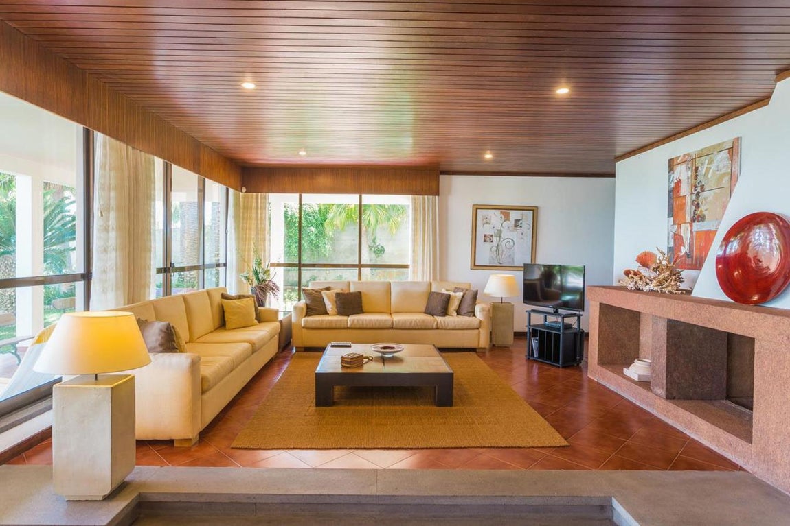 Rincones con encanto. Entre otras comodidades, además de múltiples rincones donde relajarse, cuenta con diversos accesos a una playa privada donde el jugador ha sido visto entrenando y paseando junto a sus hijos.