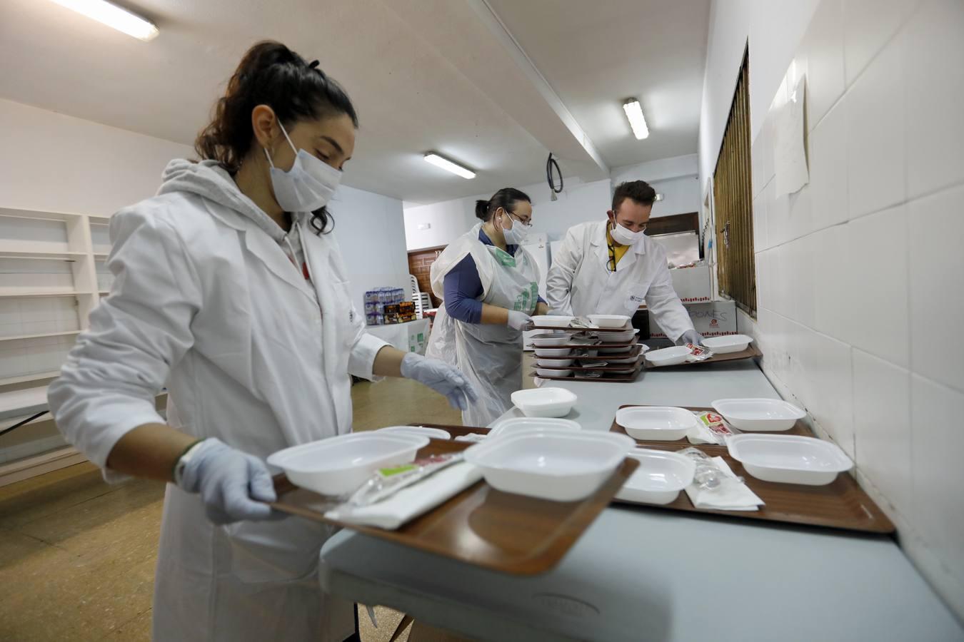 La vida confinada por coronavirus en el Colegio Séneca de Córdoba para los sin techo