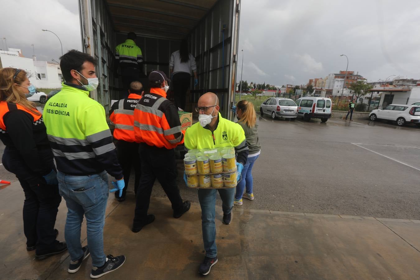 FOTOS: Reparto de alimentos a familias en El Puerto