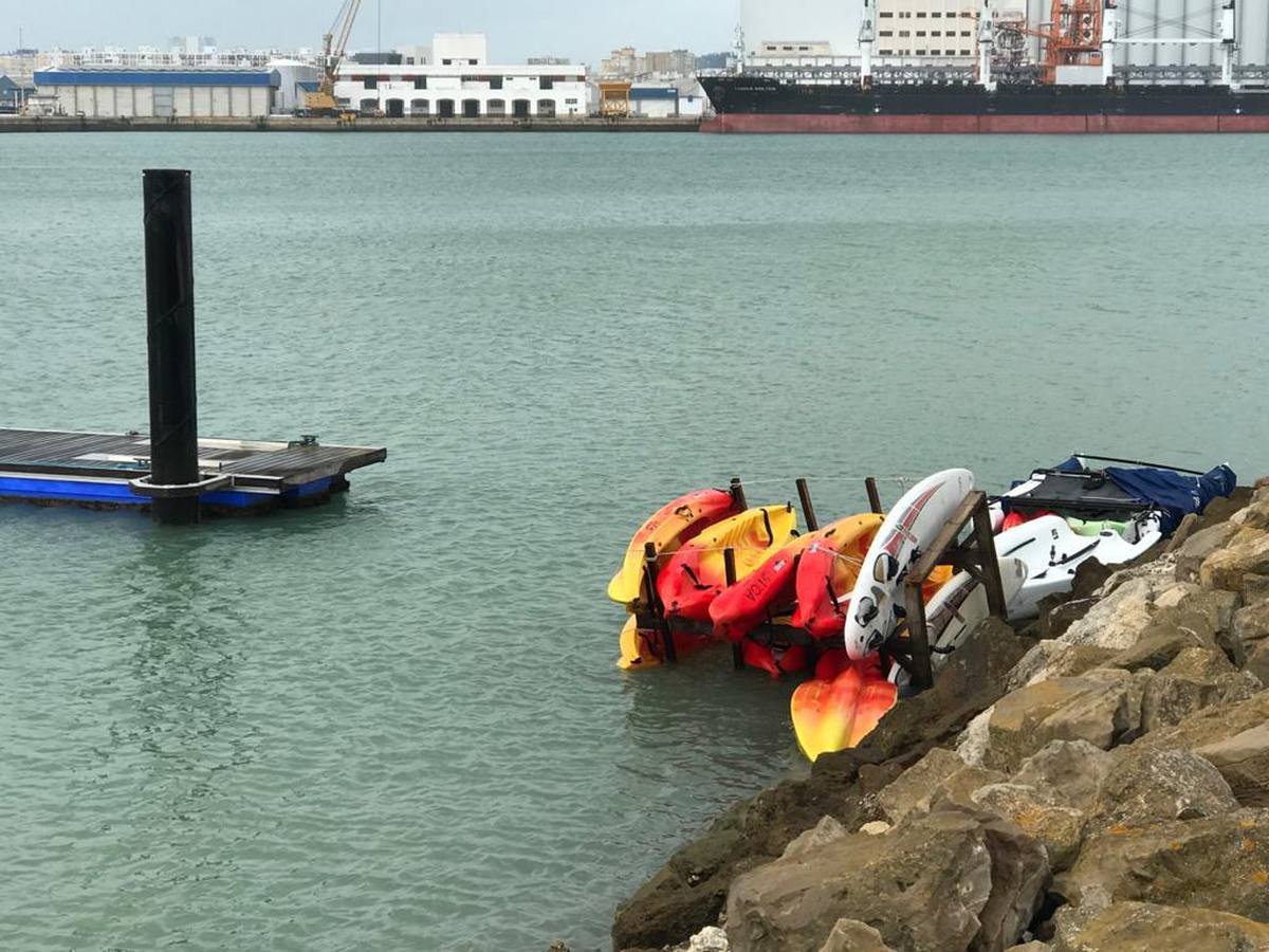 FOTOS: Instalaciones y veleros destrozados en Elcano por la tromba marina de Cádiz