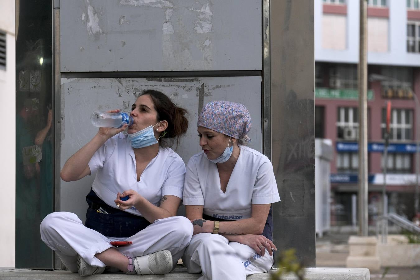 FOTOS: Aplausos solidarios a los que luchan contra el coronavirus en Cádiz