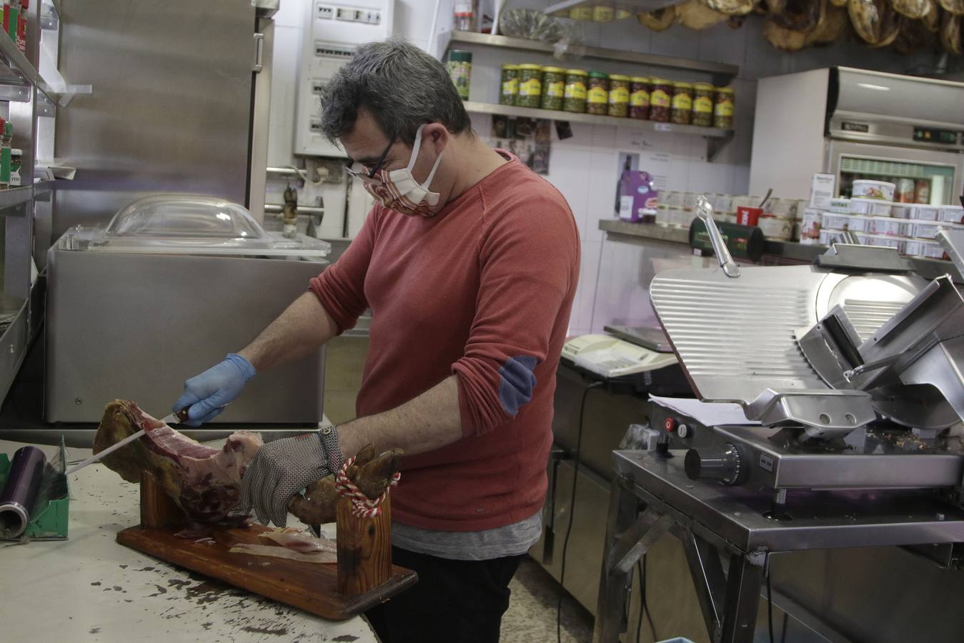 Así trabajan algunos autónomos en el estado de alarma en Sevilla