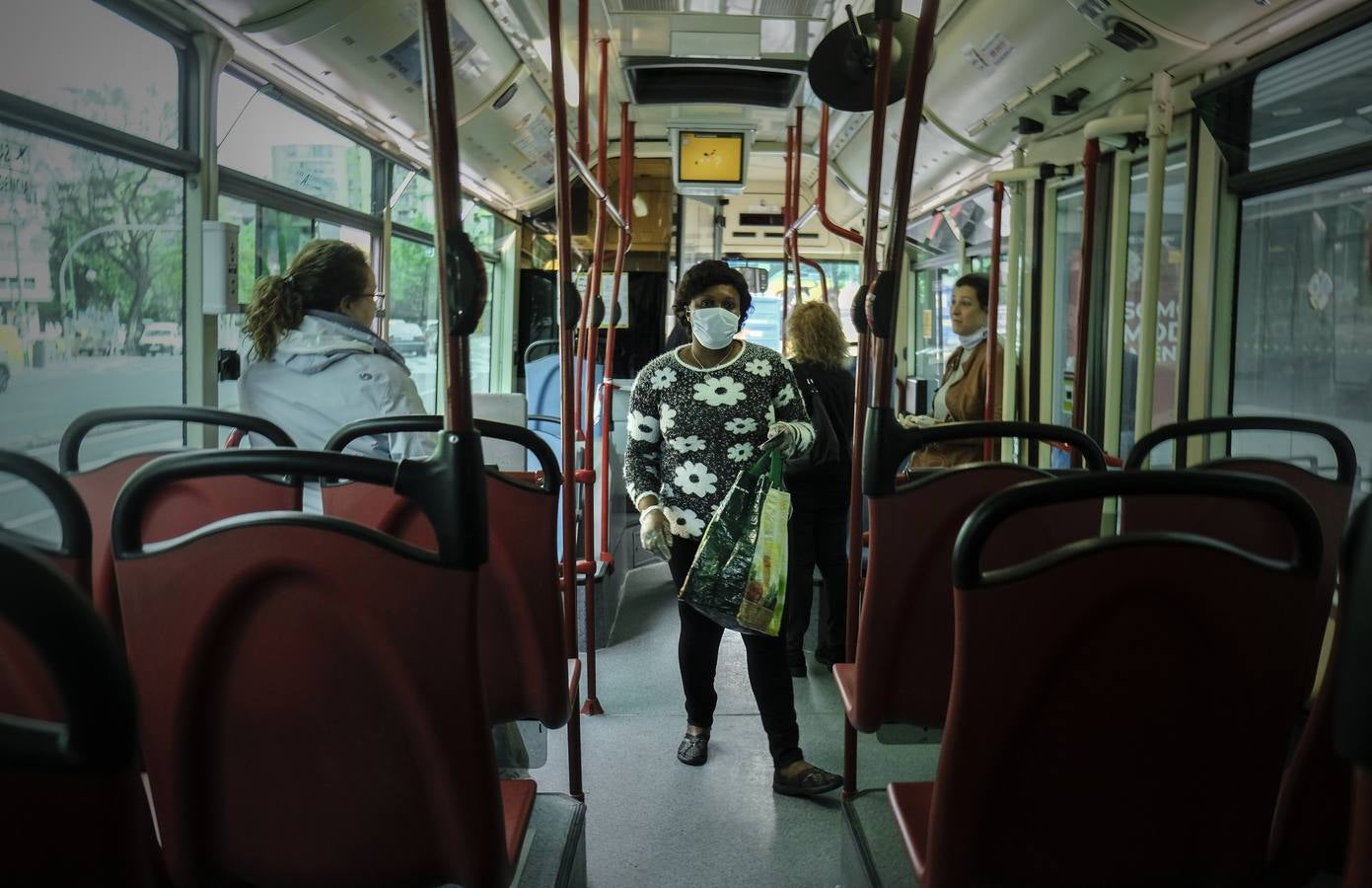 Crisis del coronavirus: Autobuses casi vacíos día tras día