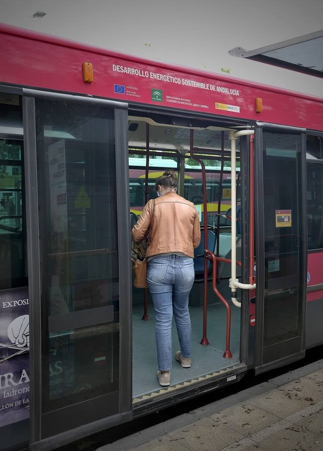 Crisis del coronavirus: Autobuses casi vacíos día tras día