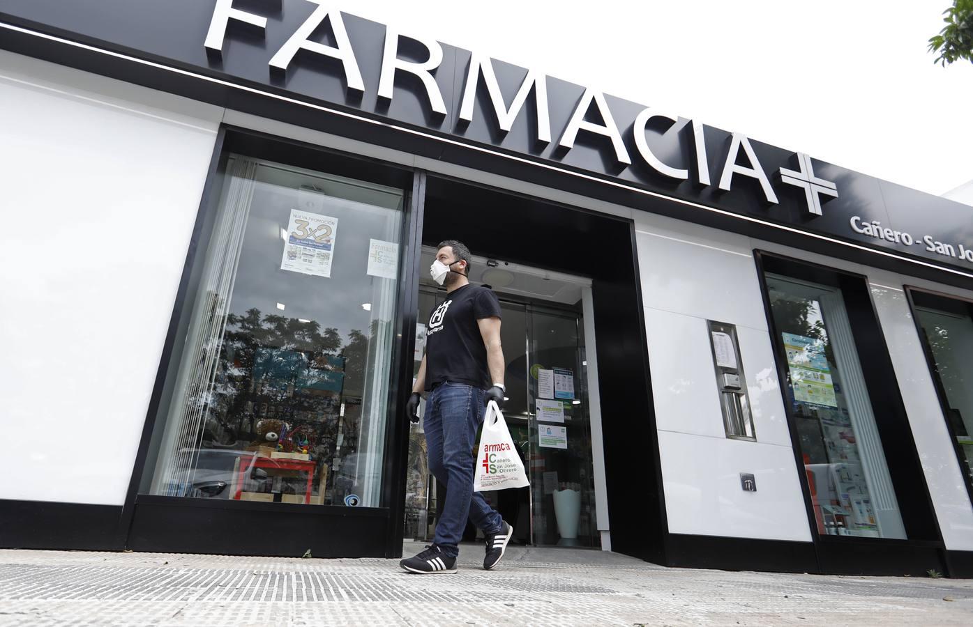 Las farmacias de Córdoba vuelven a vender mascarillas, en imágenes