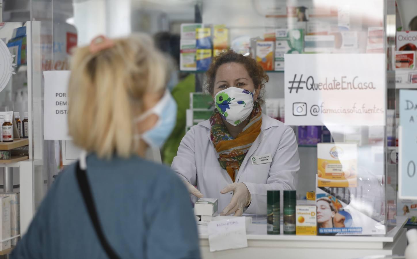 Las farmacias de Córdoba vuelven a vender mascarillas, en imágenes