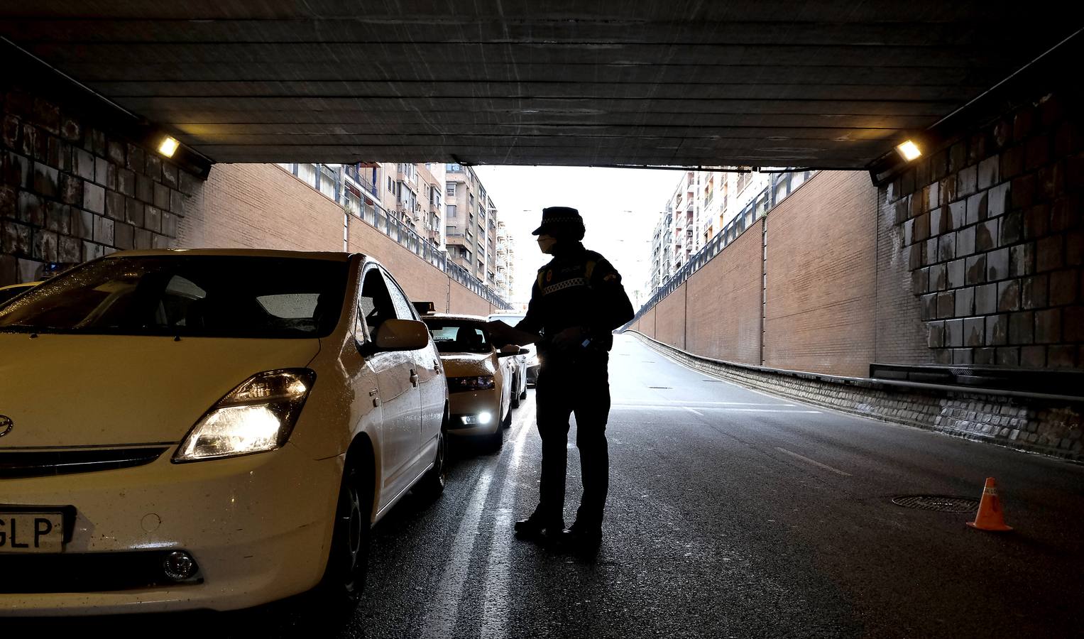 Coronavirus en Sevilla: la Policía Local intercepta un vehículo con ocho ocupantes y sin ITV