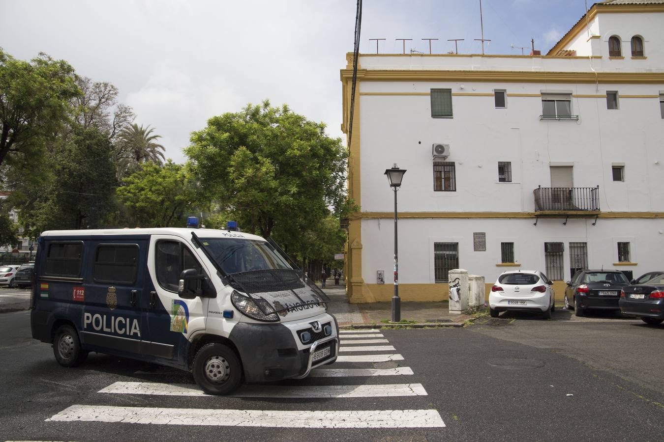 Coronavirus en Sevilla: un día del estado de alarma en la barriada del Retiro Obrero