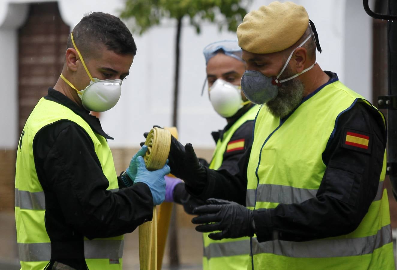 La UME imparte formación sobre prevención y control de coronavirus a los bomberos de Dos Hermanas