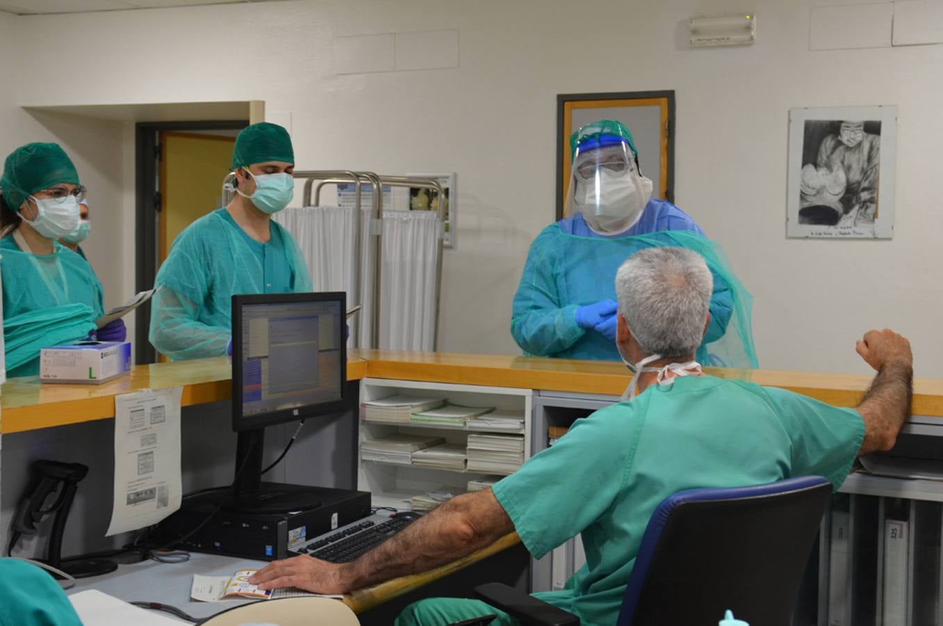 En imágenes, la crisis del Covid-19 desde los ojos de los sanitarios del Hospital Reina Sofía de Córdoba