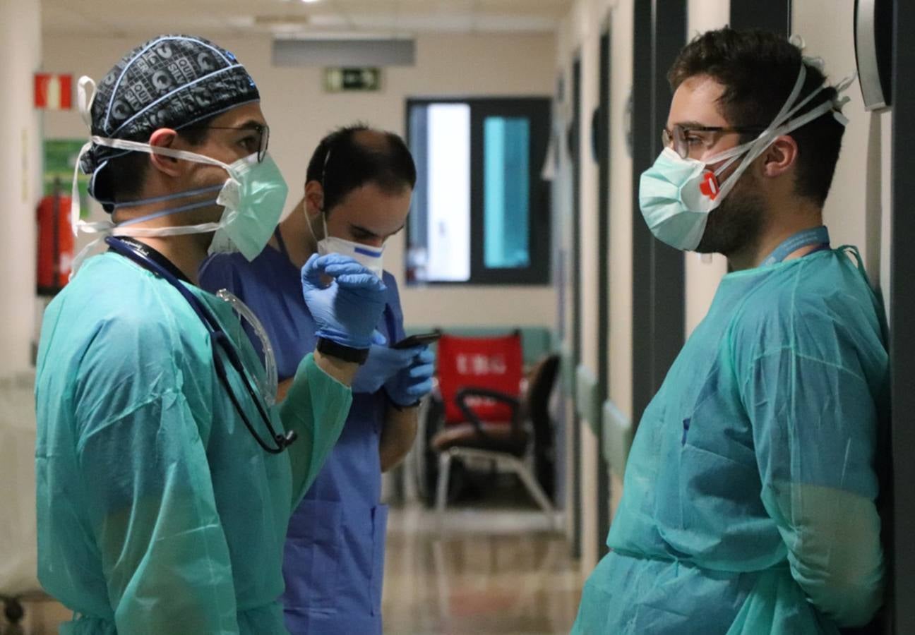 En imágenes, la crisis del Covid-19 desde los ojos de los sanitarios del Hospital Reina Sofía de Córdoba