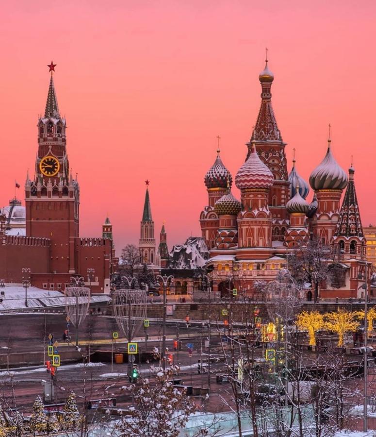 3- Moscú. En la capital rusa habitan 70 multumillonarios cuyos valores acumulan 301.000 millones. El que más posee es Vladimir Potanin, presidente y fundador de Oneximbank y dueño del complejo minero de níquel de la ciudad de Norilsk (con una fortuna de 19.700 millones).