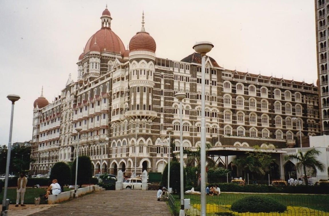 8-Bombay. A pesar de la pobreza que hay en India, en esta ciudad hay 38 multimillonarios con una fortuna de 149,300 millones. El primer puesto es para el empresario Mukesh Ambani, con más de 36.800 millones.