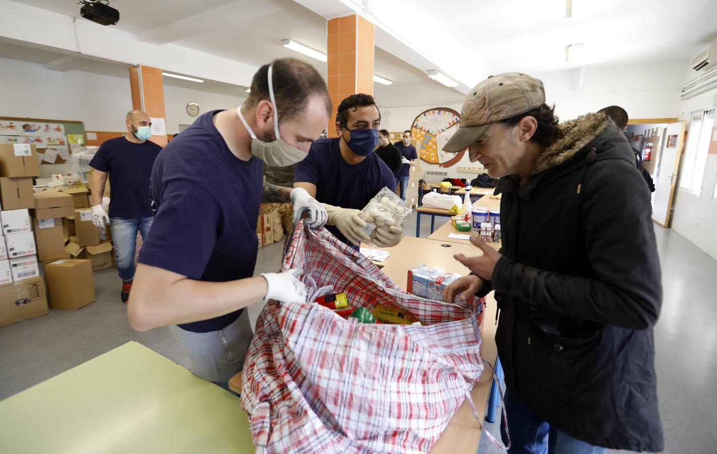 El reparto de comida de &quot;Todos por Córdoba&quot;, en imágenes