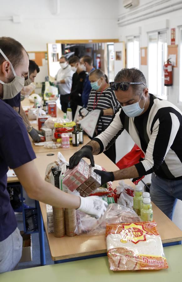 El reparto de comida de &quot;Todos por Córdoba&quot;, en imágenes