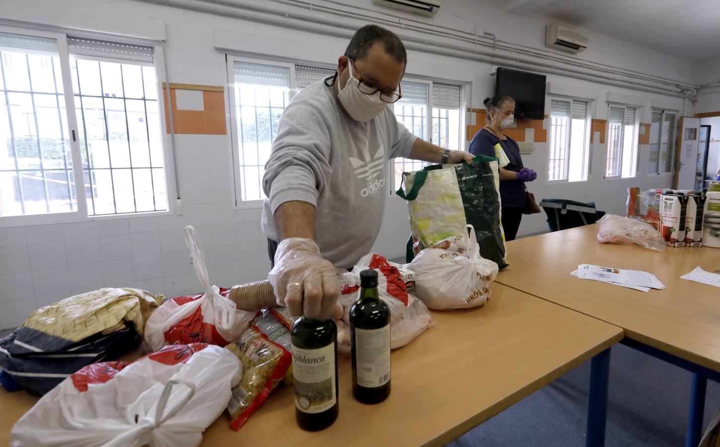 El reparto de comida de &quot;Todos por Córdoba&quot;, en imágenes