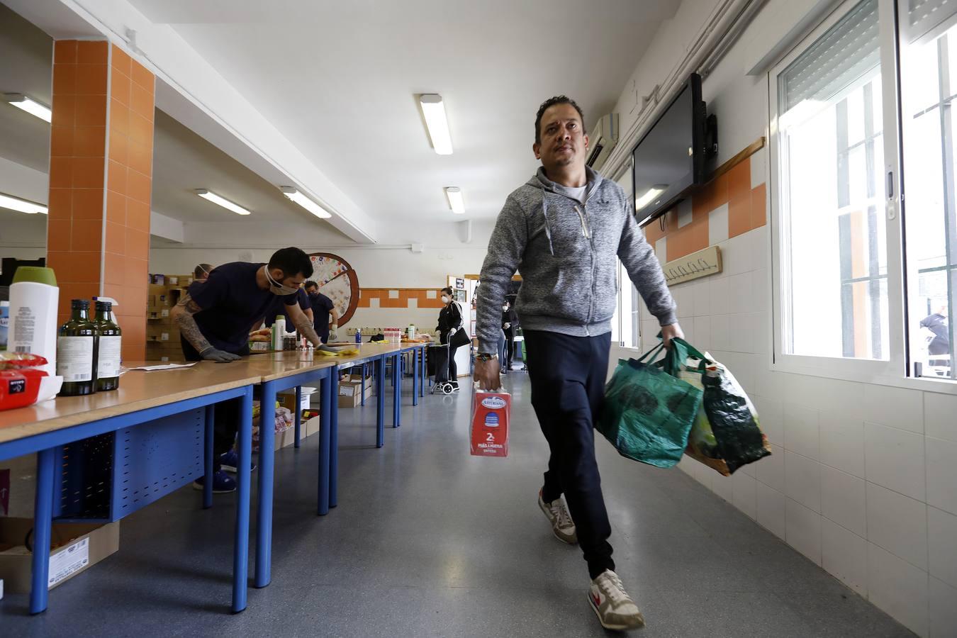 El reparto de comida de &quot;Todos por Córdoba&quot;, en imágenes