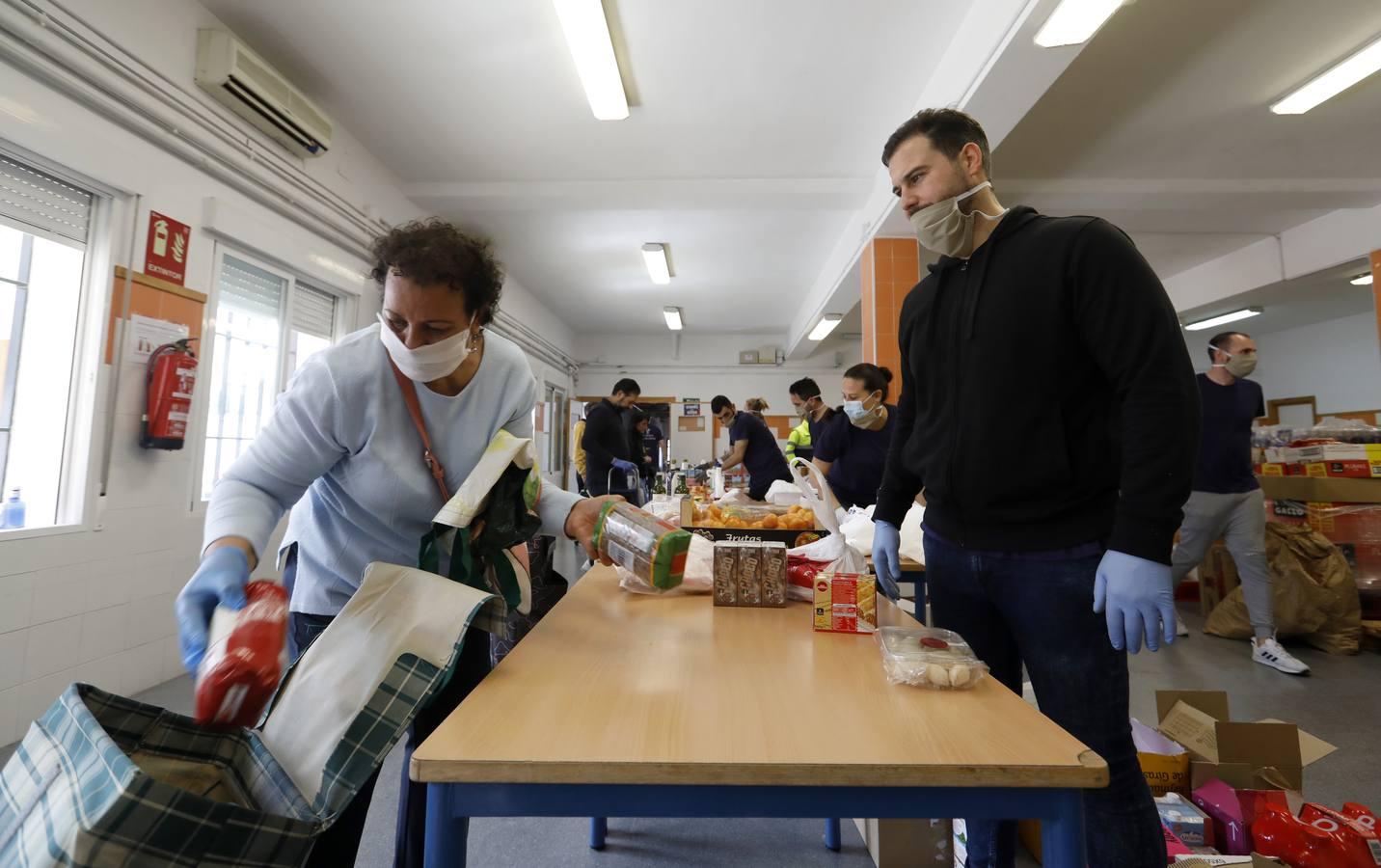 El reparto de comida de &quot;Todos por Córdoba&quot;, en imágenes