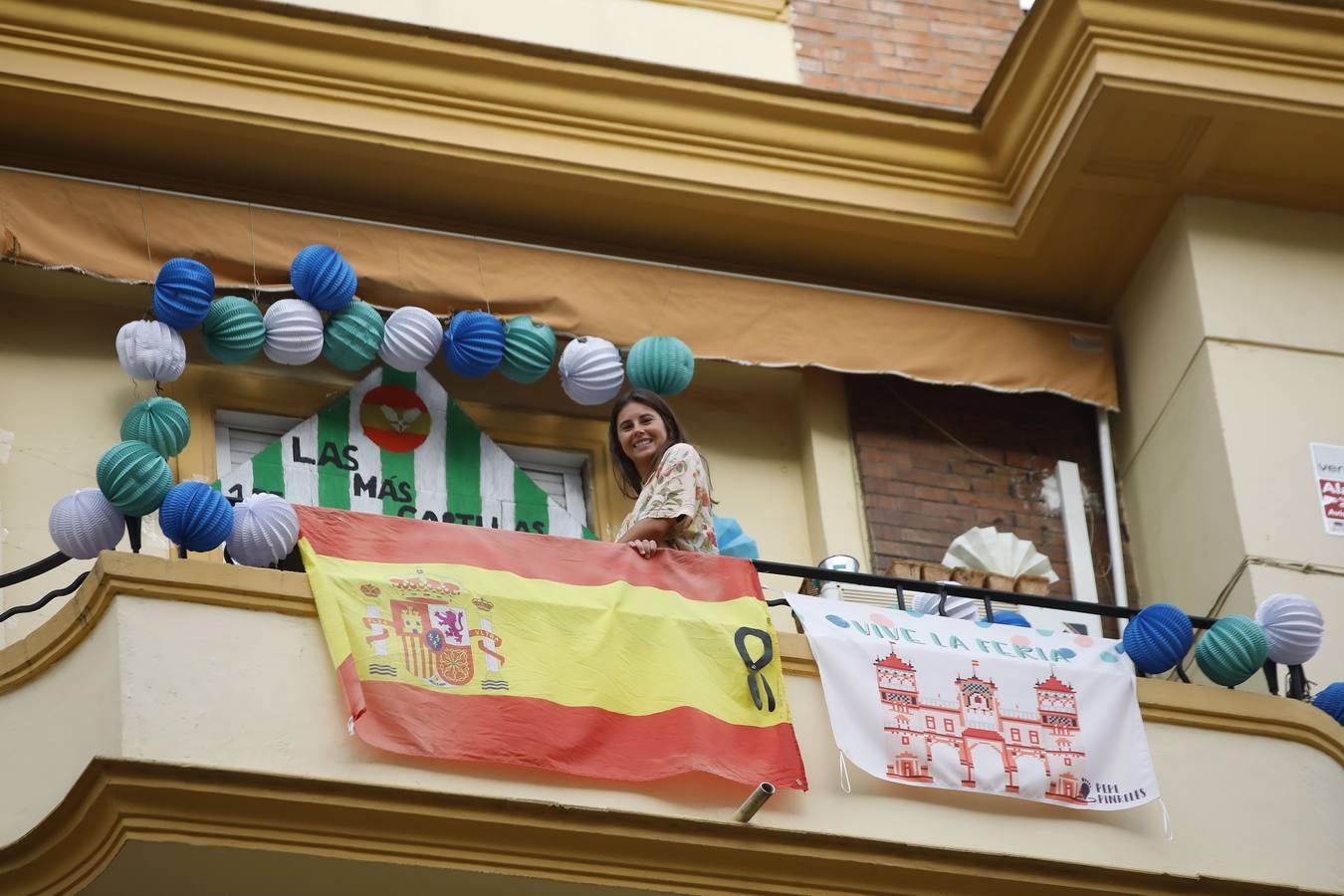 Efectos del coronavirus en Sevilla: la Feria de Abril en los balcones