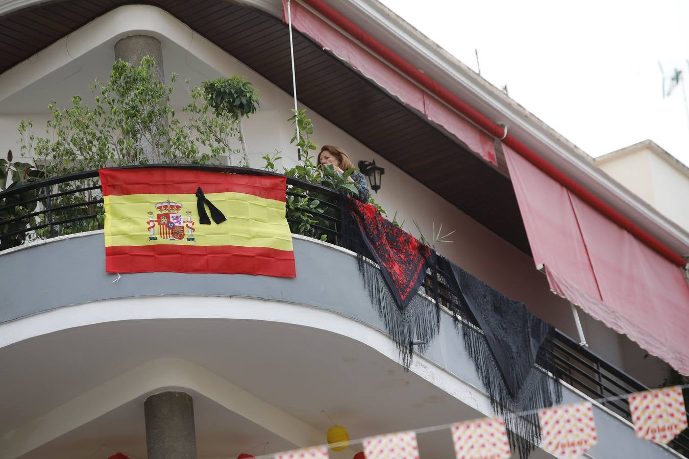 Efectos del coronavirus en Sevilla: la Feria de Abril en los balcones