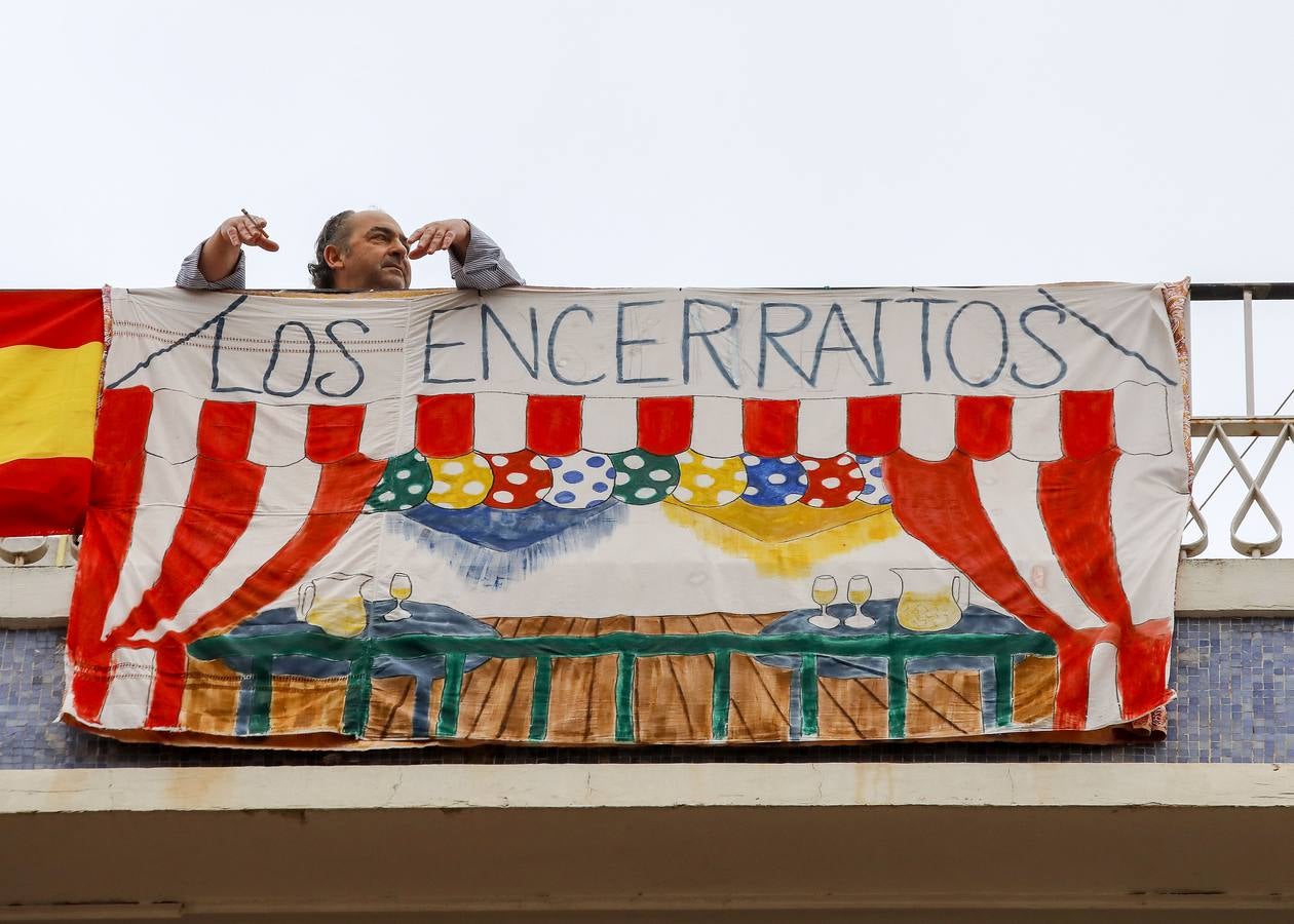 Efectos del coronavirus en Sevilla: la Feria de Abril en los balcones