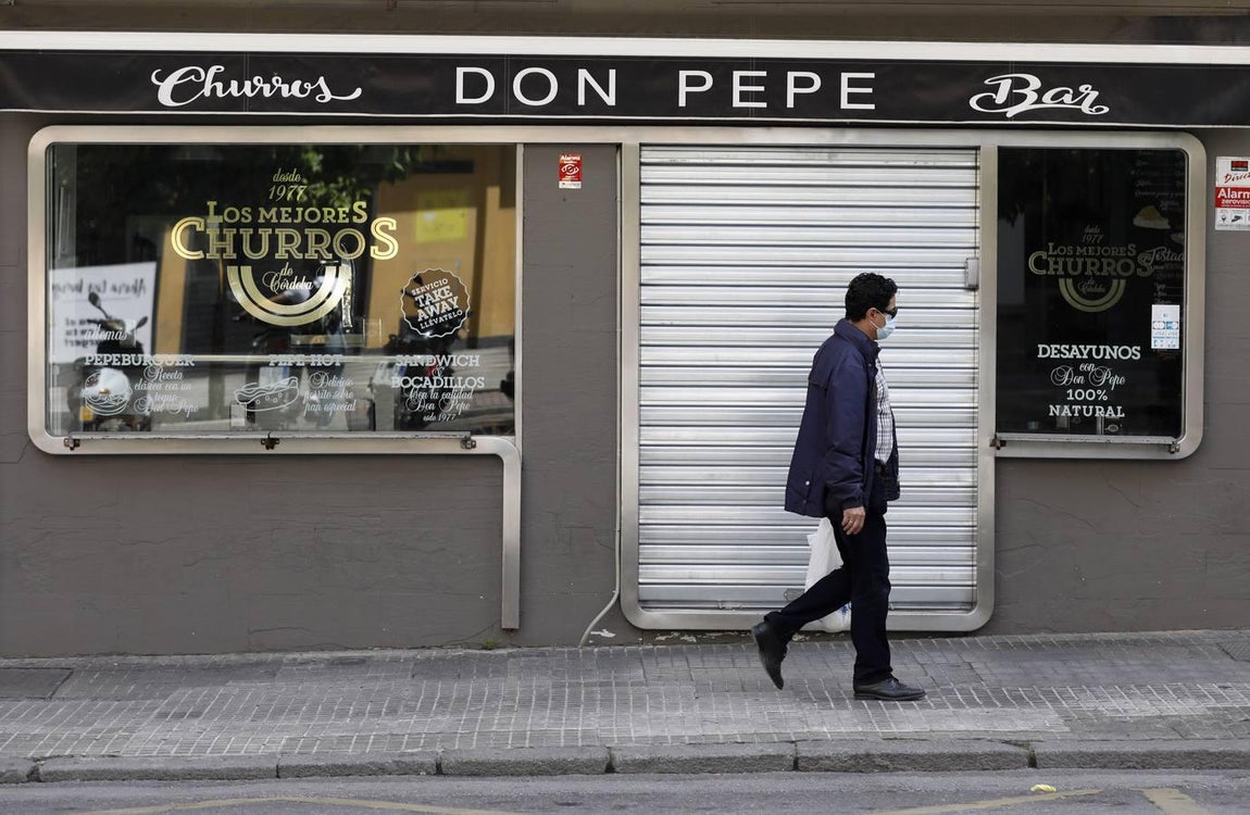 La «pandemia» de bares y restaurantes cerrados de Córdoba, en imágenes