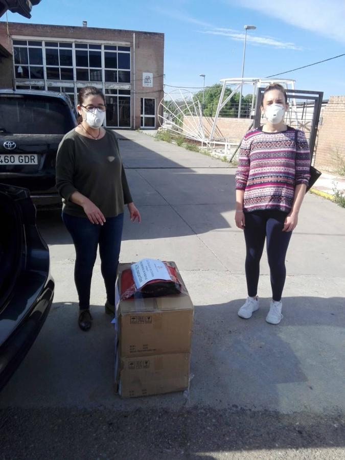 El reparto de mascarillas de la Diputación de Córdoba en los pueblos, en imágenes