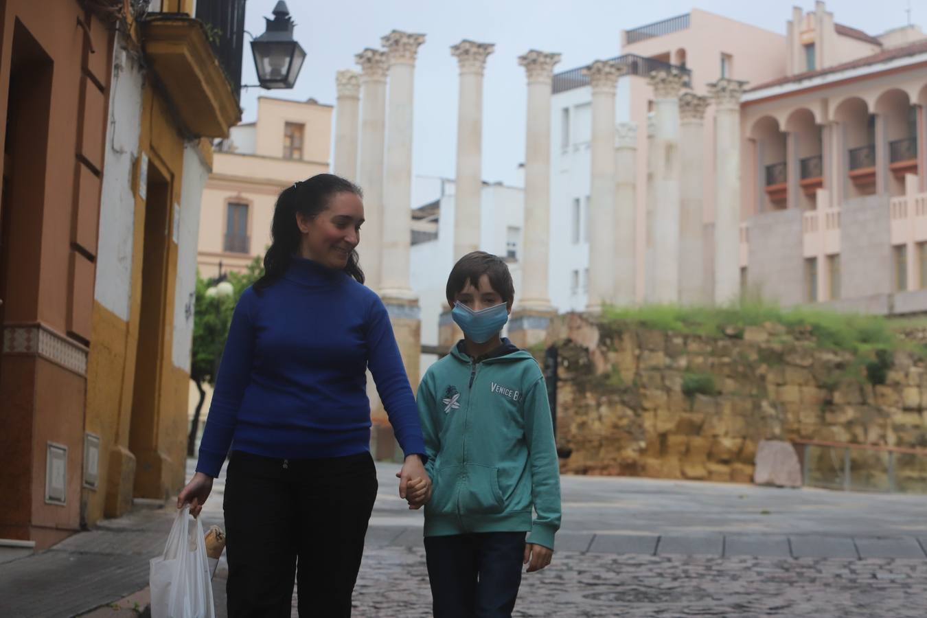 En imágenes, la primera salida de los niños a la calle en Córdoba (II)