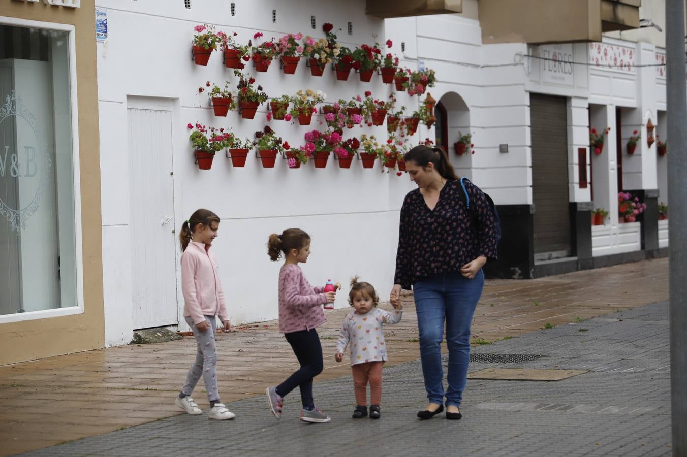 En imágenes, la primera salida de los niños a la calle en Córdoba (I)