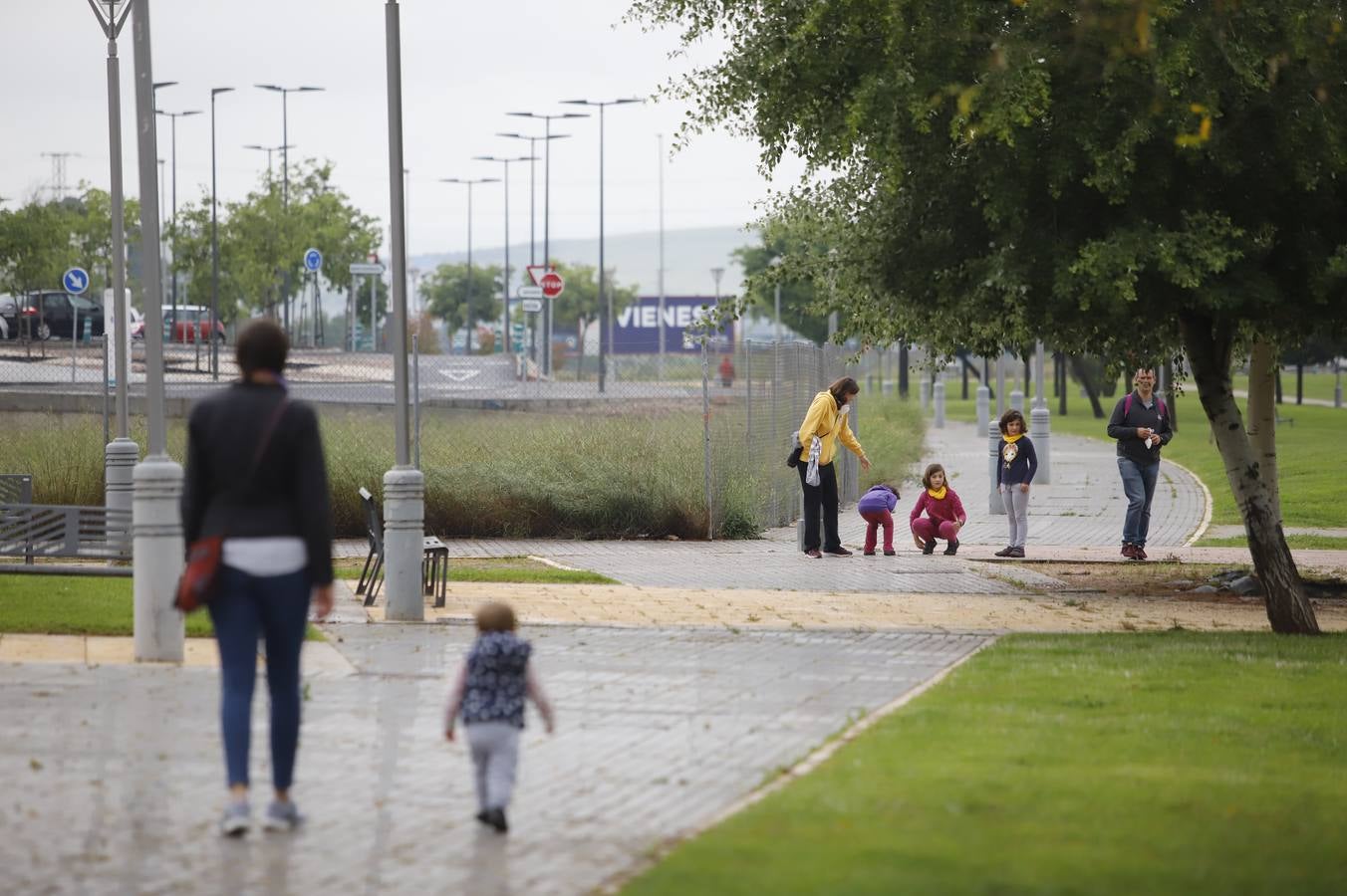 En imágenes, la primera salida de los niños a la calle en Córdoba (I)