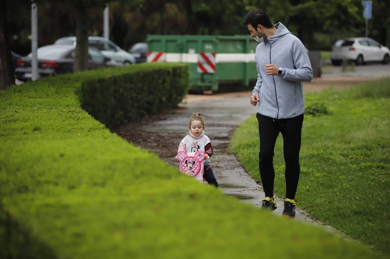 En imágenes, la primera salida de los niños a la calle en Córdoba (I)