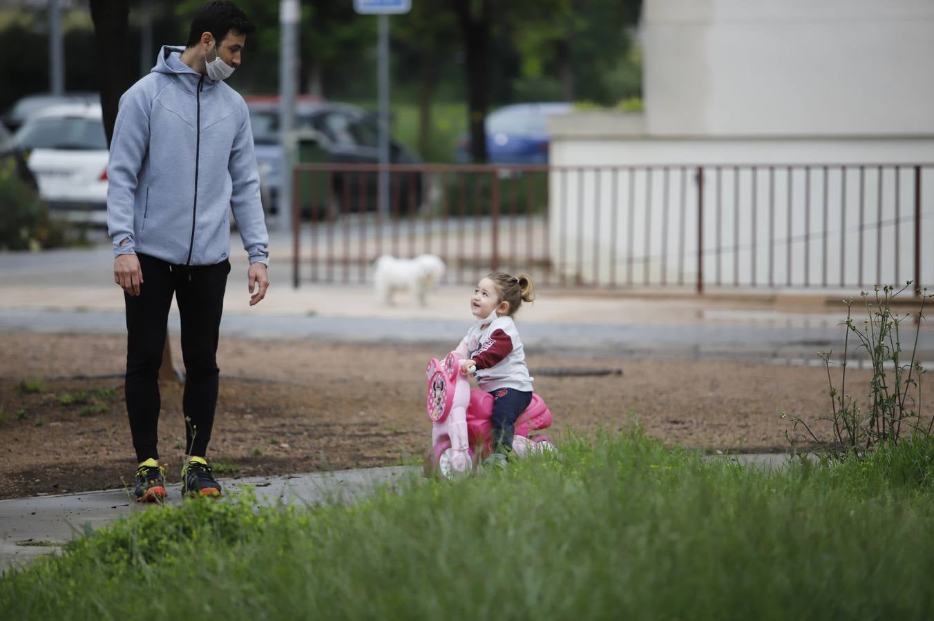 En imágenes, la primera salida de los niños a la calle en Córdoba (I)