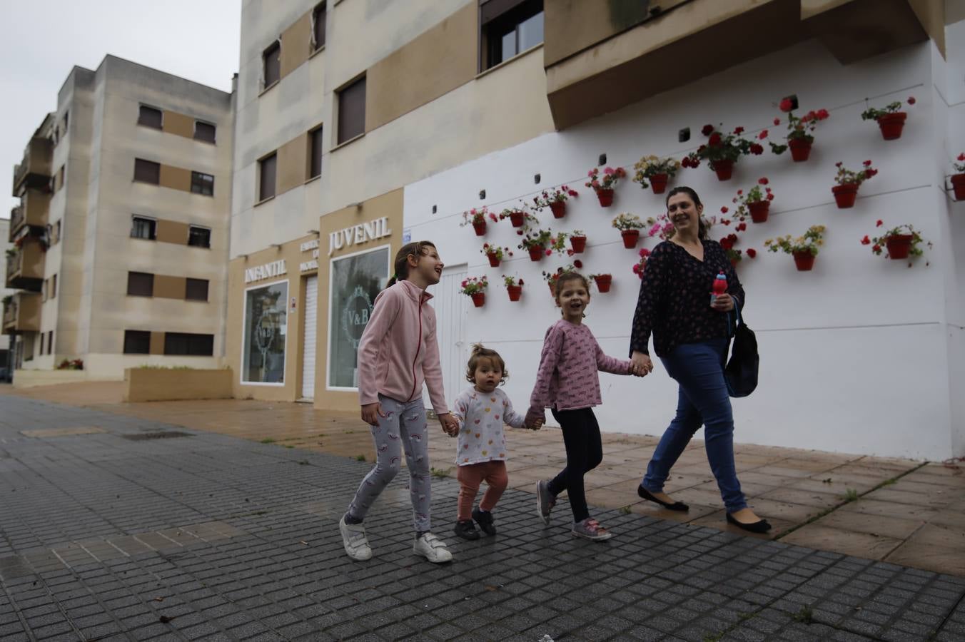 Los padres de Córdoba, el primer día de salida: «Los niños estaban muy aburridos de estar tanto en casa»