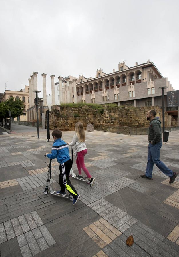En imágenes, la primera salida de los niños a la calle en Córdoba (II)