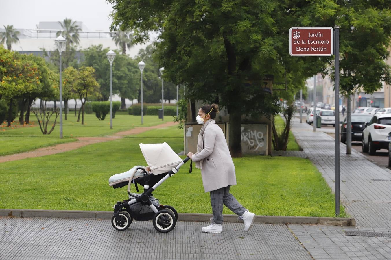 En imágenes, la primera salida de los niños a la calle en Córdoba (I)