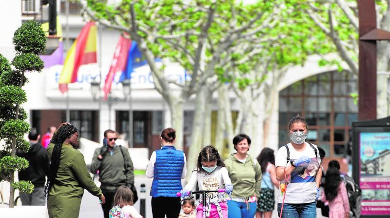 Los niños salen a pasear: ¿demasiada gente en las calles?