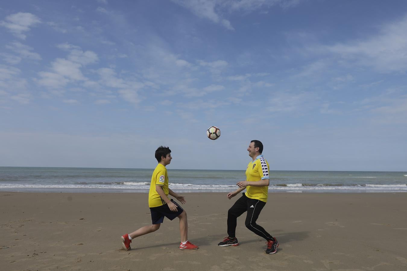 FOTOS: Los niños vuelven a disfrutar de las playas y los parques de Cádiz