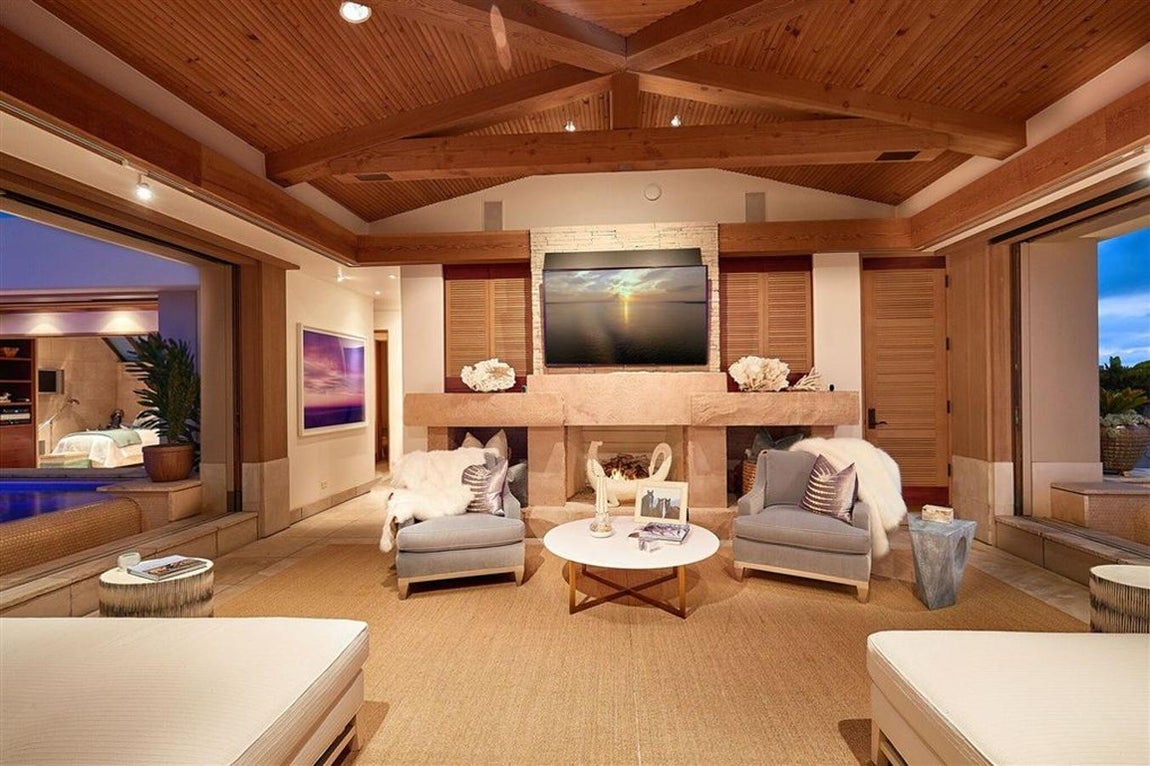 Su segunda residencia. Probablemente la casa posea algún que otro detalle llamativo que no haya trascendido a los medios. En su casa de Medina por ejemplo poseen una habitación con una cama elástica gigante y una biblioteca con valiosos manuscritos cuyo valor ronda los 30 millones de dólares.